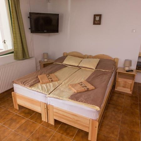 Hotel Gádoros Vendégház Egerszalók Esterno foto