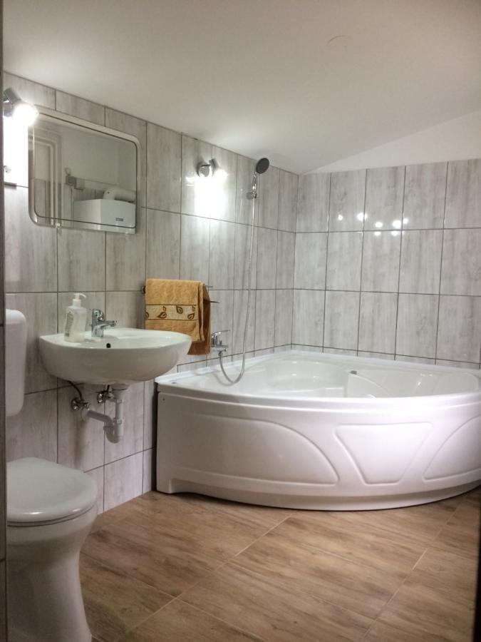 Hotel Gádoros Vendégház Egerszalók Esterno foto
