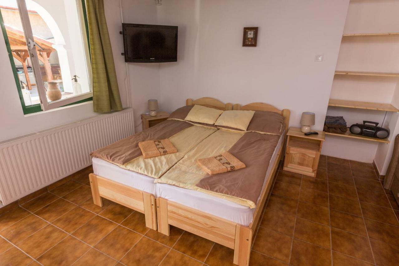 Hotel Gádoros Vendégház Egerszalók Esterno foto