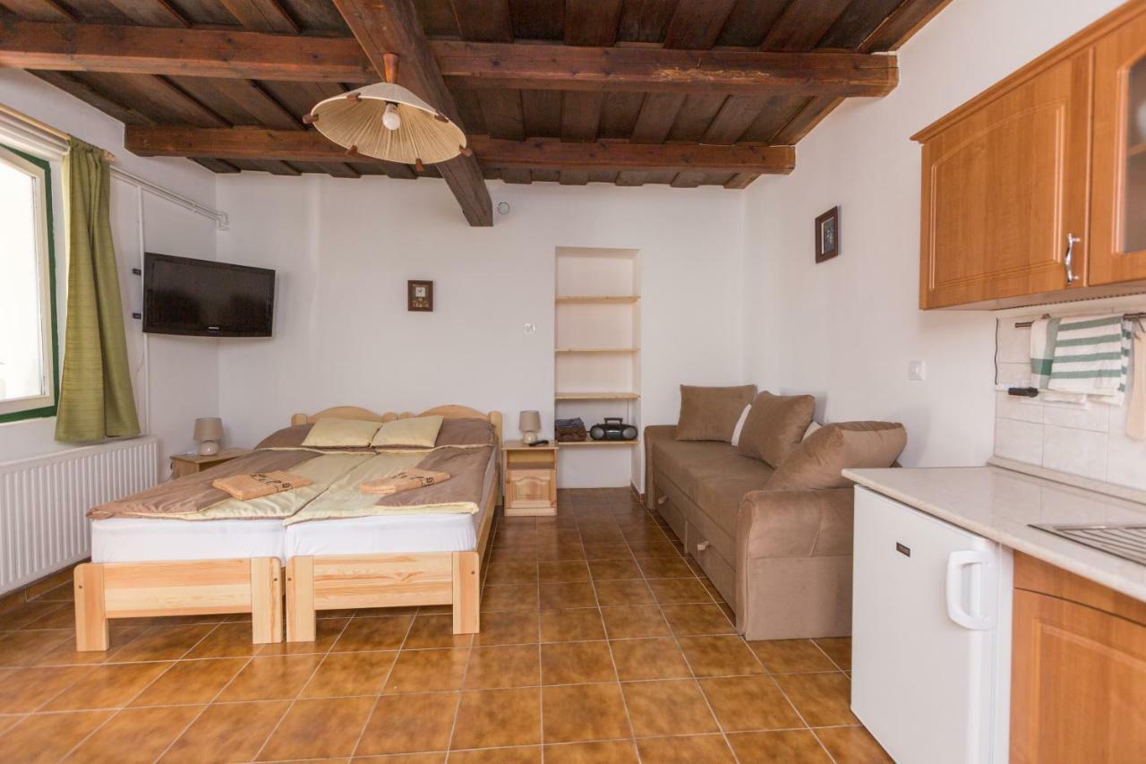 Hotel Gádoros Vendégház Egerszalók Esterno foto