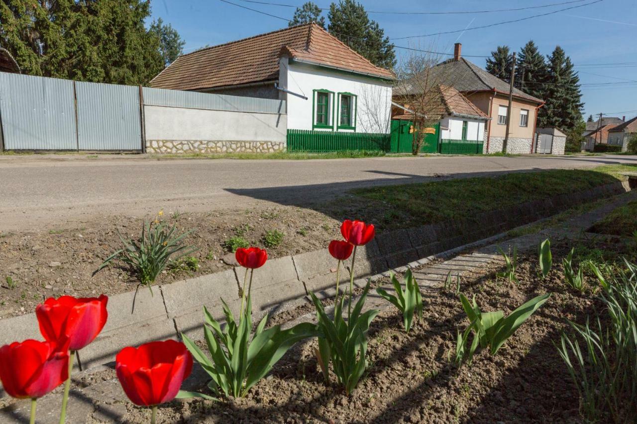 Hotel Gádoros Vendégház Egerszalók Esterno foto