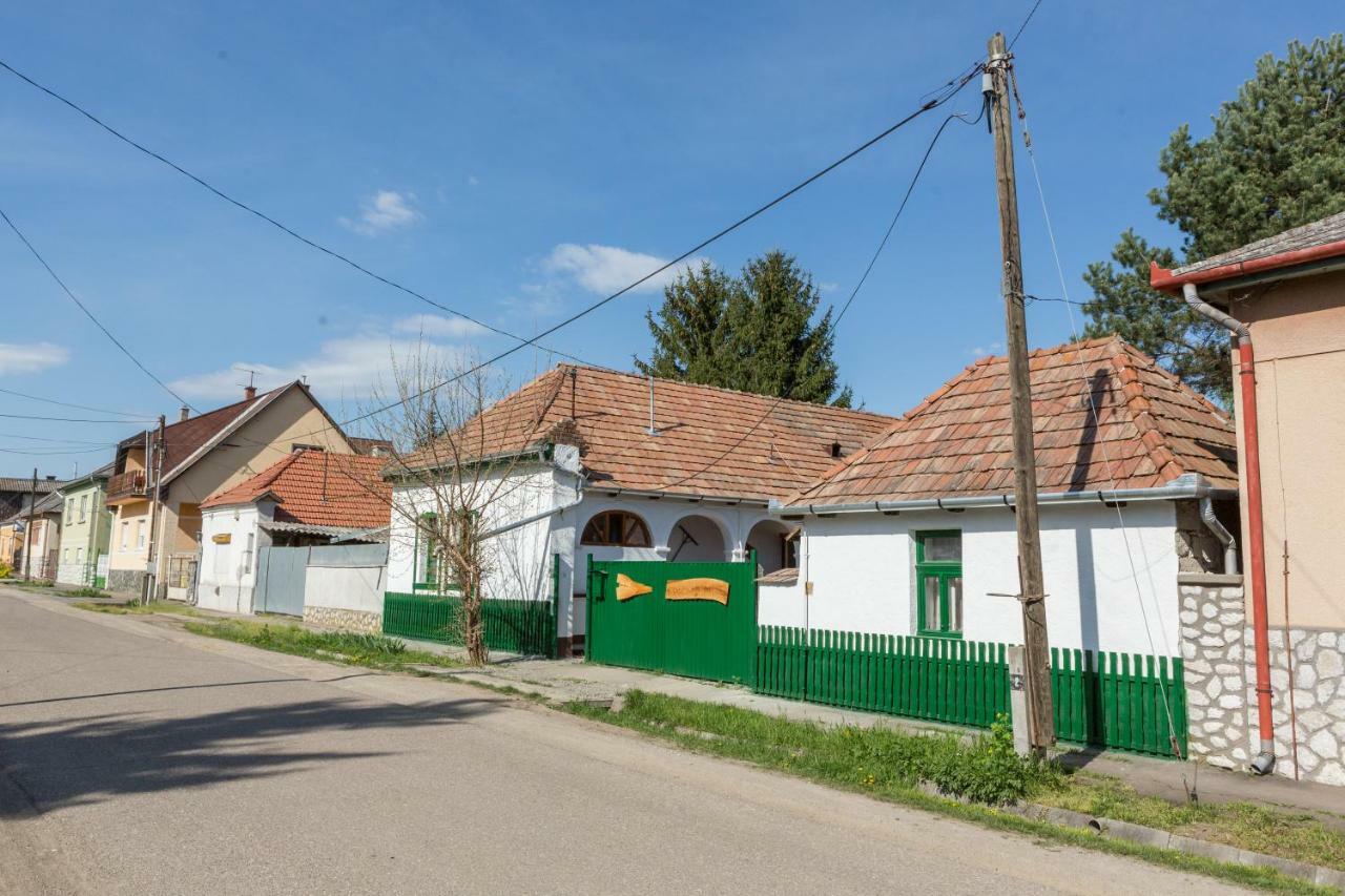 Hotel Gádoros Vendégház Egerszalók Esterno foto