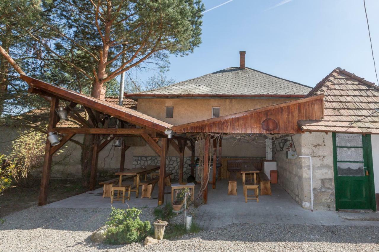 Hotel Gádoros Vendégház Egerszalók Esterno foto
